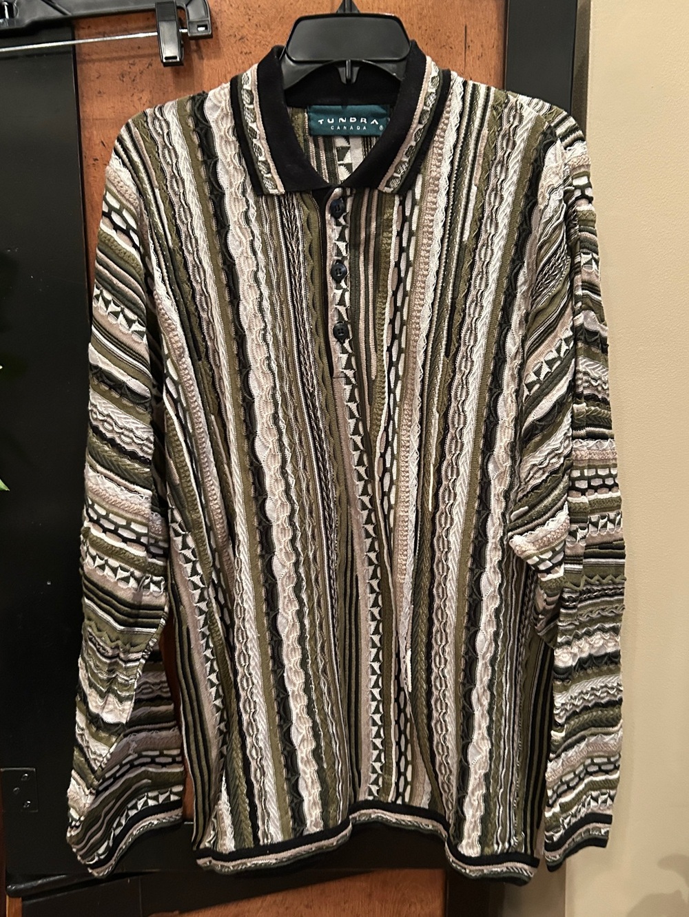 NEW VTG  "Tundra Canada" 3D textured Coogi-style 3 Button sweater sz XL